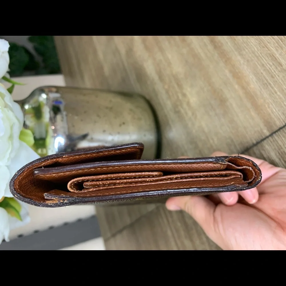 Authentic Louis Vuittton Mono Medium Wallet - Picture 7 of 16